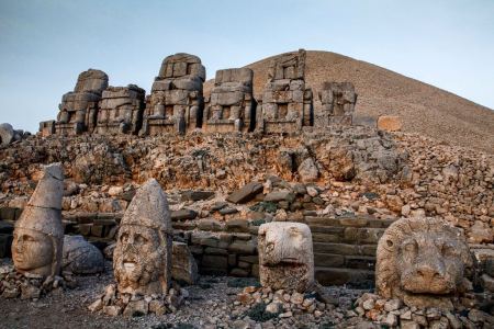 Легенди и мистерии от планината Немрут
