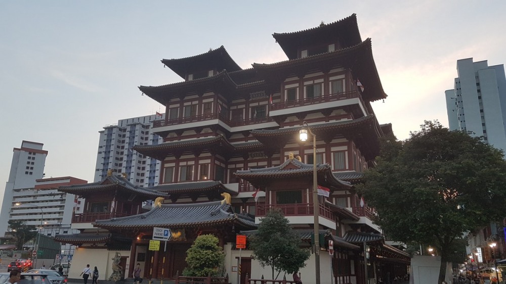 Екскурзии и почивки до Сингапур - Buddha Tooth Relic Temple – будисткият храм в сърцето на Чайнатаун