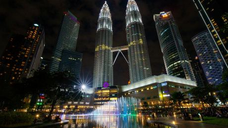 Малайзия - Petronas Twin Towers – архитектурният символ на Куала Лумпур